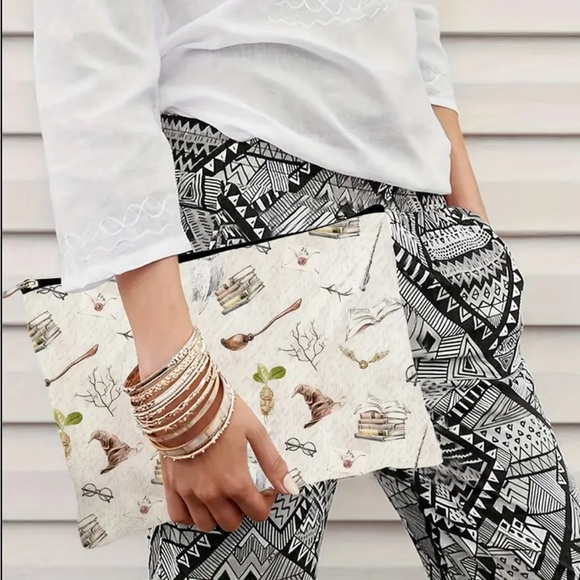 Harry Potter Cosmetic Bag - Picture 4 of 7